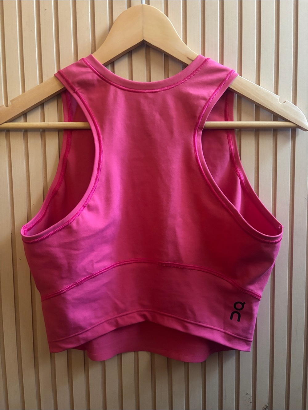 On Running Movement Crop - Picture 2 of 3
